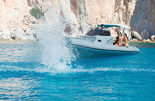 Excursion en bateau privé à Poliegos et plongée depuis le bateau